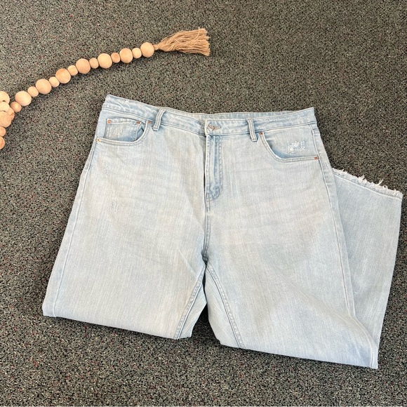 WILD FABLE Light Medium Wash Blue Straight Skinny Jeans Distressed Pants Sz 16 - Picture 11 of 16